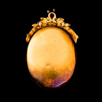 HÄNGE / MEDALJONG, 18K guld, pärlor, rosenslipade diamanter. Otto Roland Mellin, Helsingfors 1871.