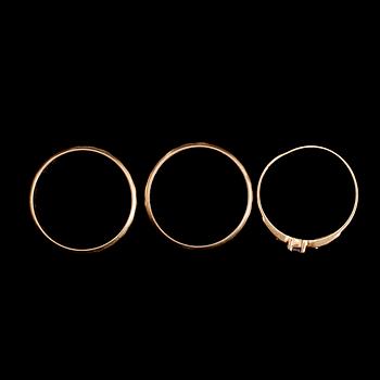 RINGAR, 3 st, 18 k guld. Total vikt 7 g.