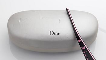 SOLGLASÖGON, Christian Dior.