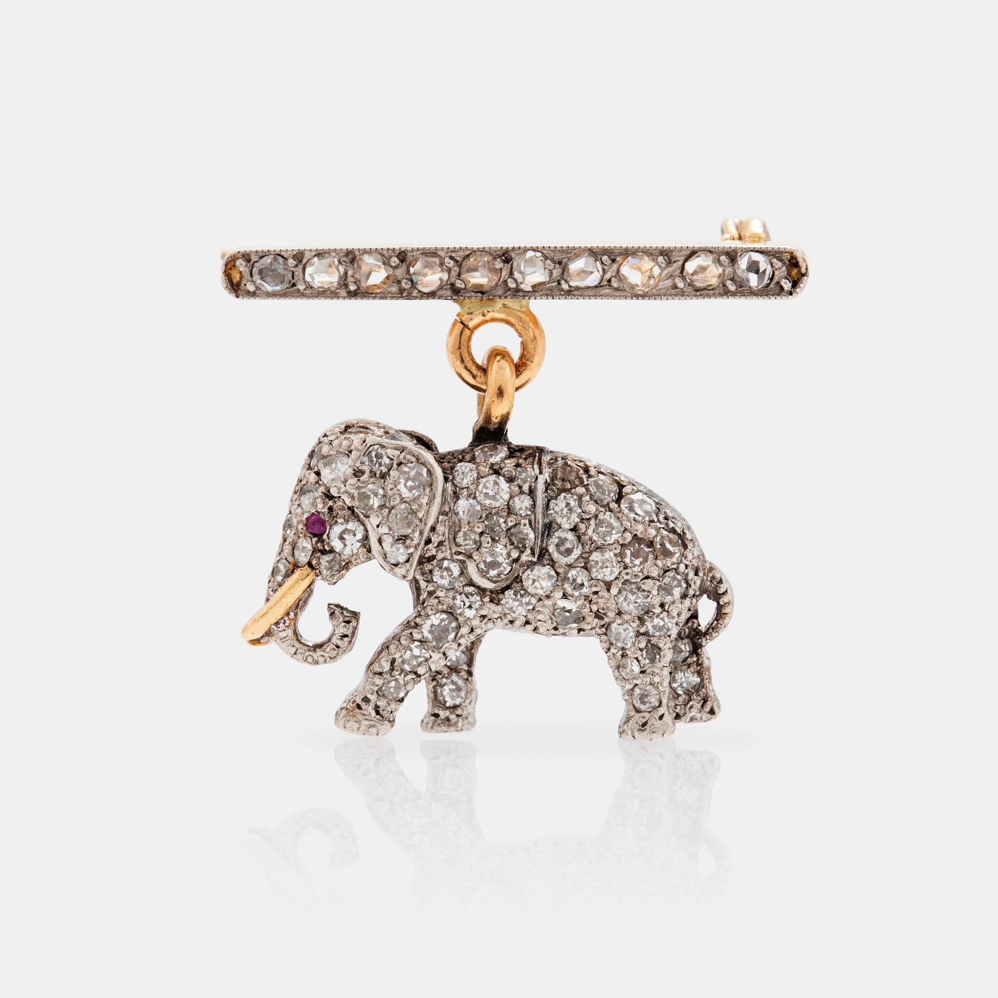 BROSCH i form av en elefant, med briljantslipade diamanter samt rubin. Troligen England sent 1800-tal.