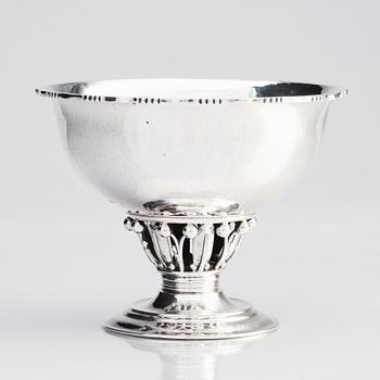 Georg Jensen, skål på fot, Köpenhamn ca 1919-1924, sterling silver, design nr 180B, svenska importstämplar GAB F.