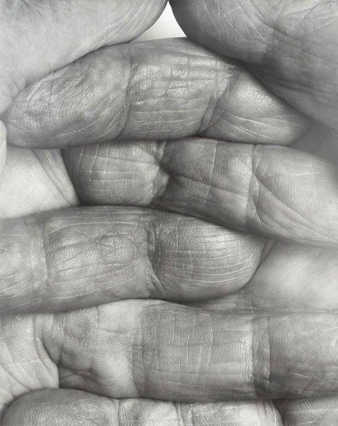 John Coplans, "Interlocking fingers", No 1, 1999.