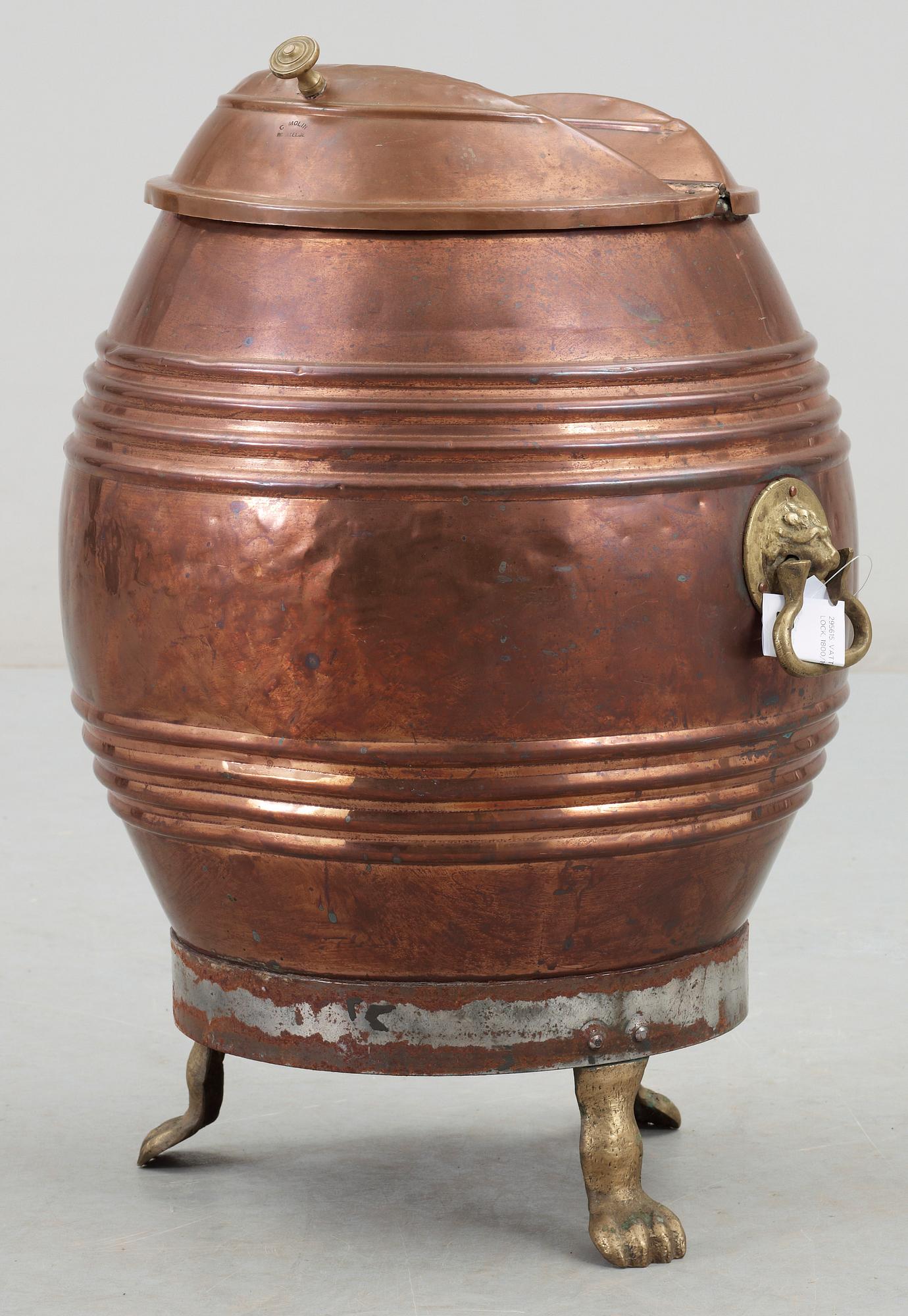 VATTENTUNNA MED LOCK, märkt Molin Norrtälje, sent 1800-tal.