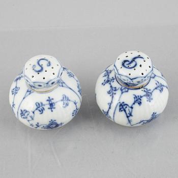 A 'Blue Fluted Half Lace' porcelain salt- and pepper shaker, Royal Copenhagen, model 711 and 712, post 1923.