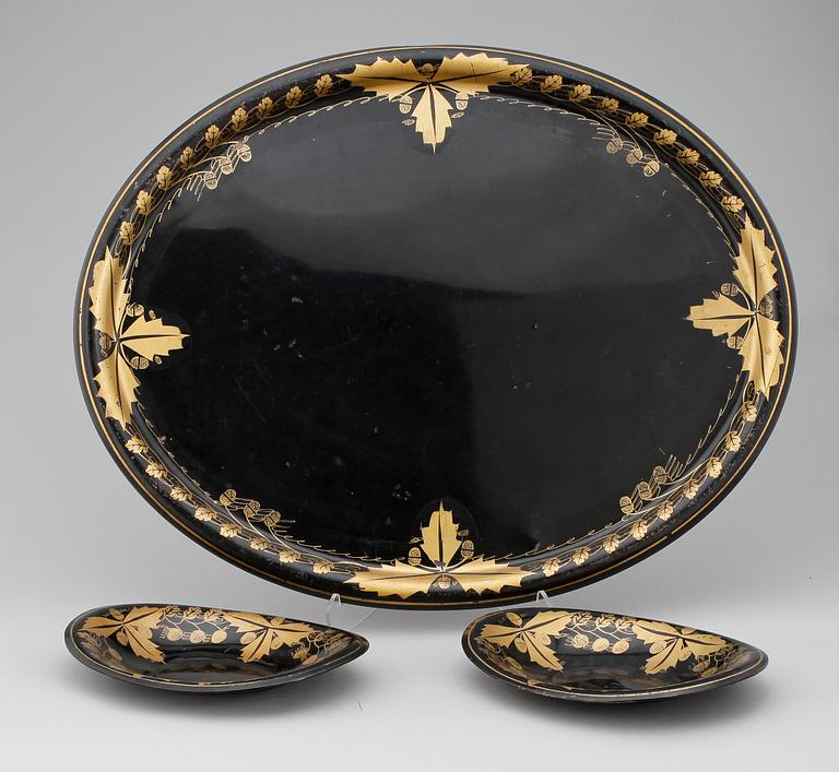 BRICKA SAMT BRÖDKORGAR, ett par, plåt, 1800-tal.