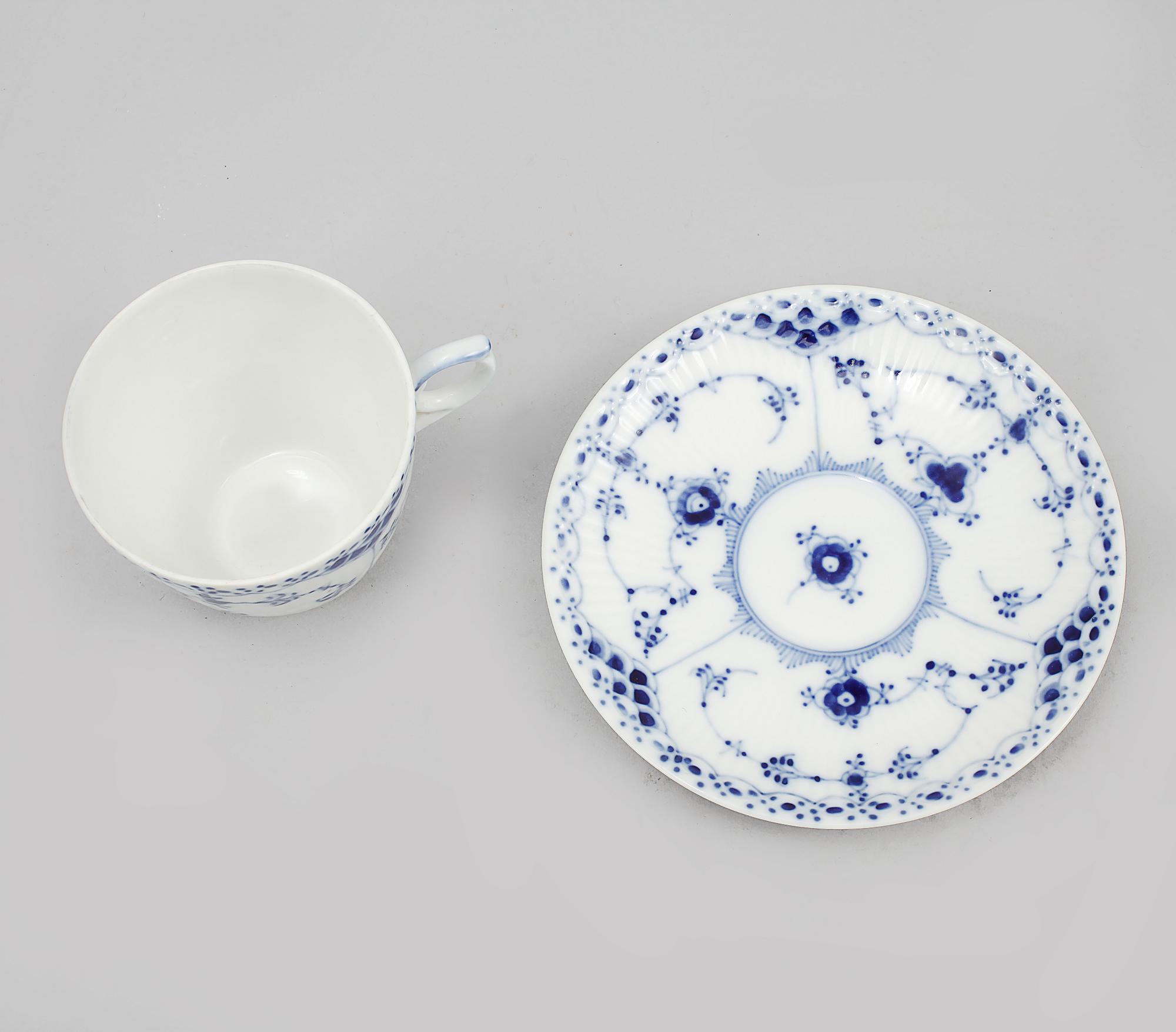 KAFFEKOPPAR med FAT, 8 st, "Musselmalet", porslin, Royal Copenhagen, 1900-talets andra hälft.