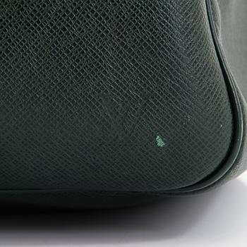 Louis Vuitton, A 'Taiga Kendall GM' Bag.