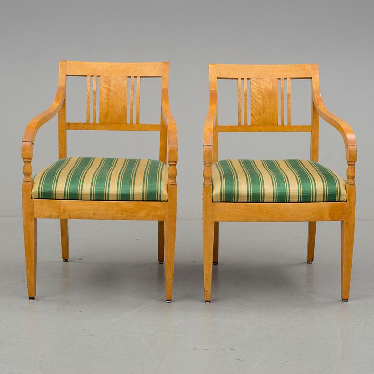 KARMSTOLAR, ett par, Karl-Johan stil, 1920-tal.