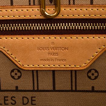 Louis Vuitton, a Monogram Canvas 'Neverfull MM' bag.
