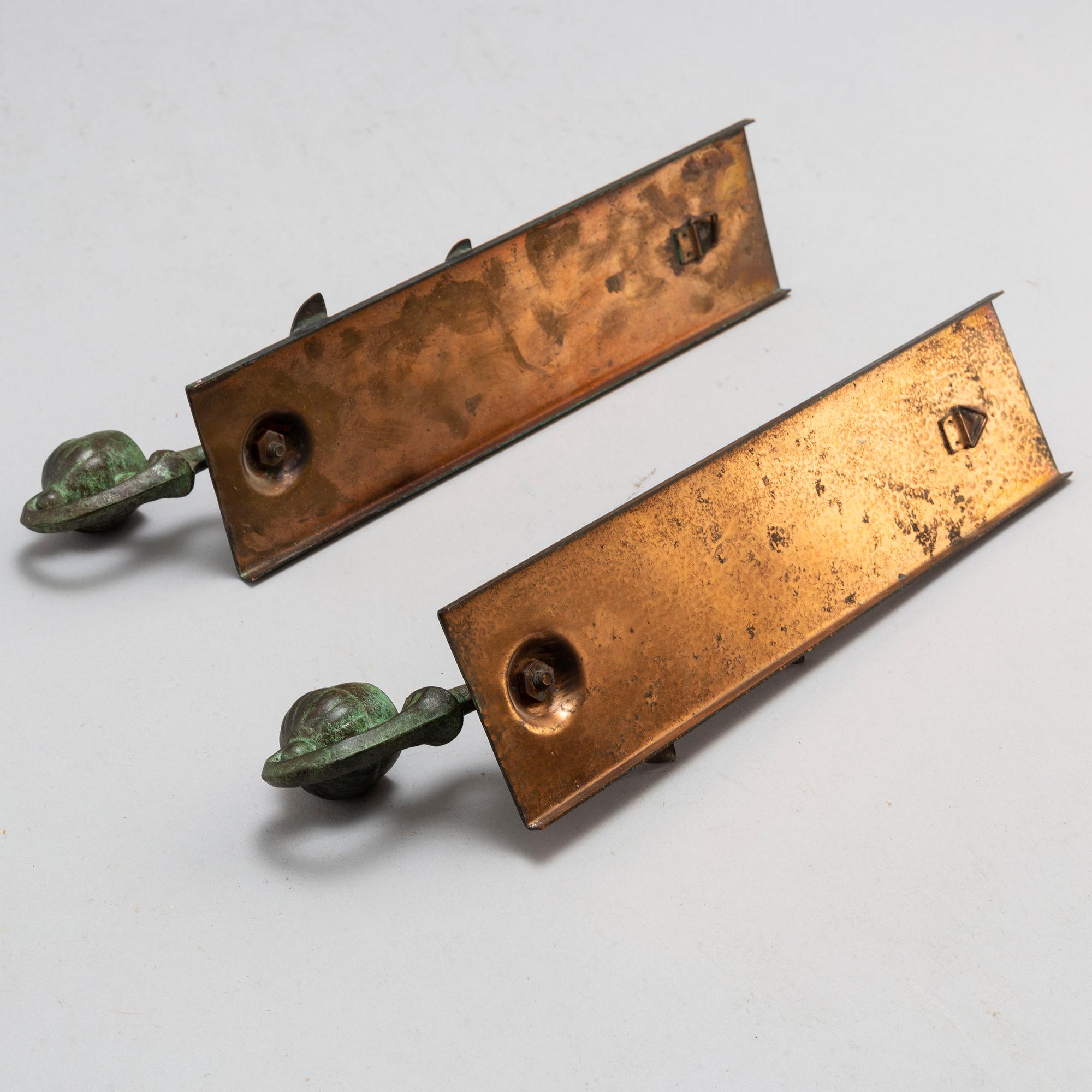 SPEGEL SAMT 2 LJUSLAMPETTER, 1920-30-tal.