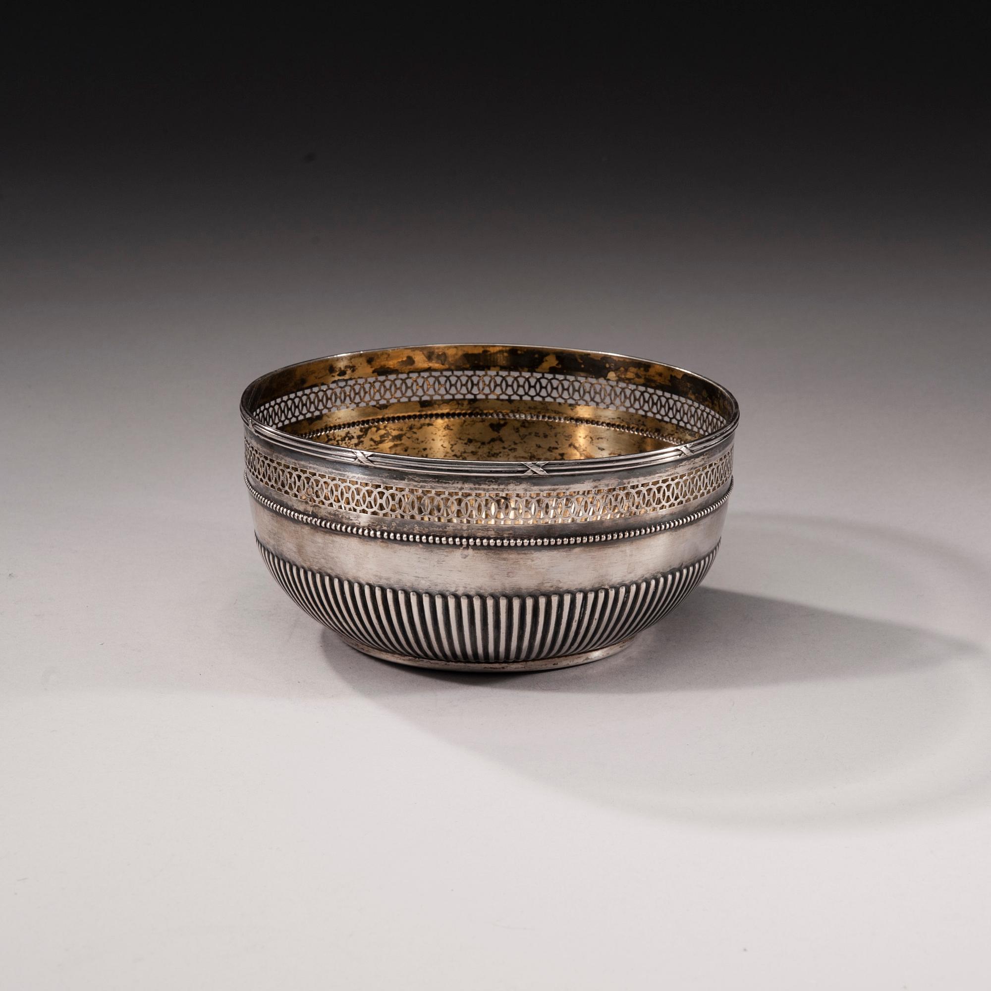 SKÅL, silver. Tyska stämplar, 1900-talets början. Tot. vikt 328 g.