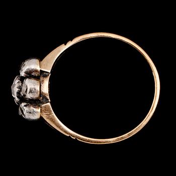RING, 18 k guld/silver och rosenstenar, 1900-talets första hälft.