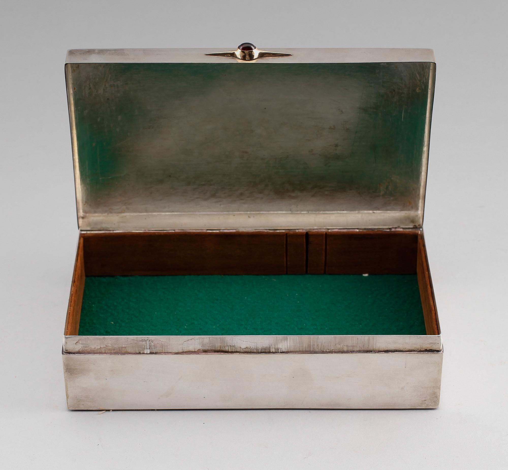 SKRIN, silver, C G Hallberg, Stockholm 1910. Total vikt med inredning 970 g.
