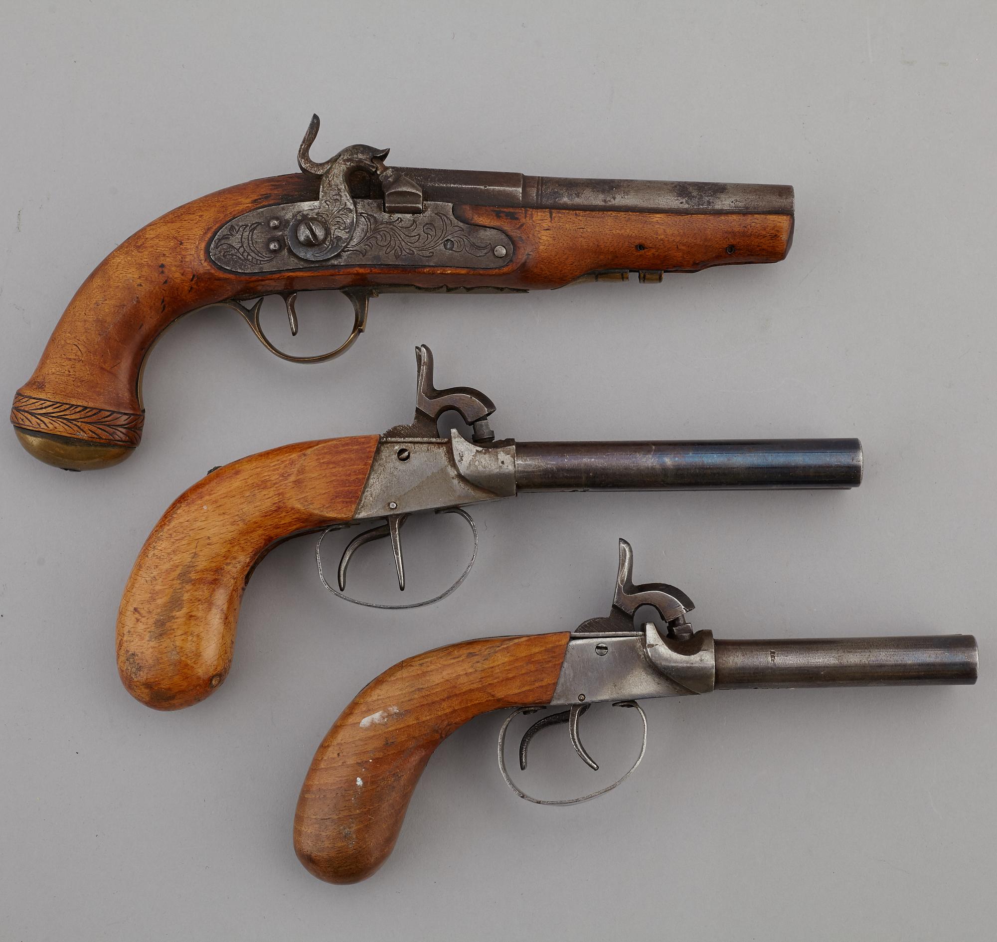 SLAGLÅSPISTOLER, 3 st, 1800-tal.