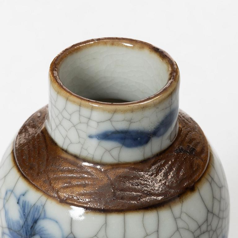 A Chinese porcelain vase and a bowl, around 1900.