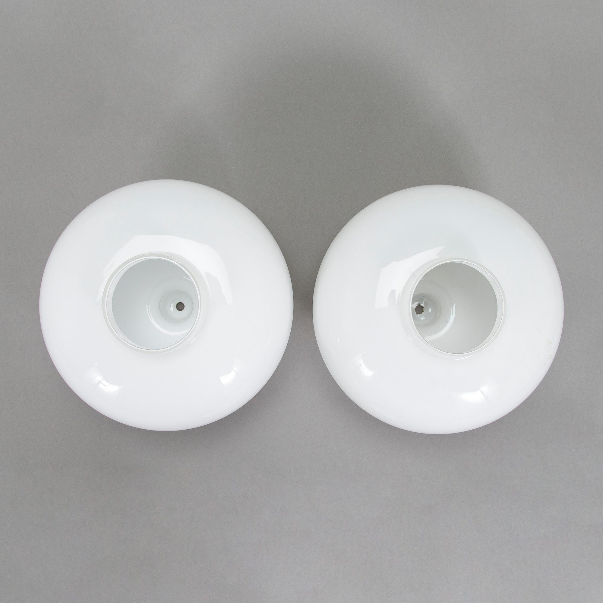Paavo Tynell, a pair of mid-20th century 'K2-19' pendant lights for Idman.