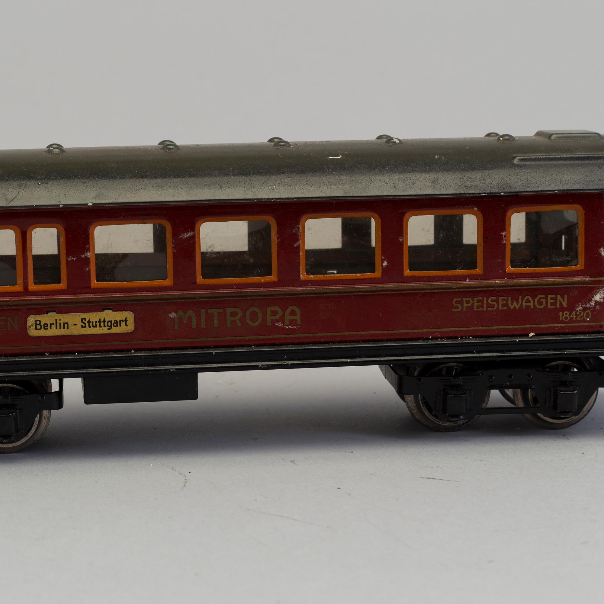 18 parts of modelltrains including Märklin, Bing Wercke, Karl Bub Germany, first half of the 20th century.