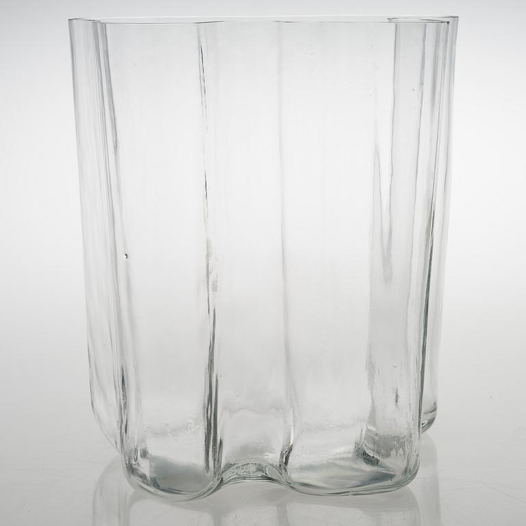 ALVAR AALTO, a '3031' vase' for Iittala 1989-1991.