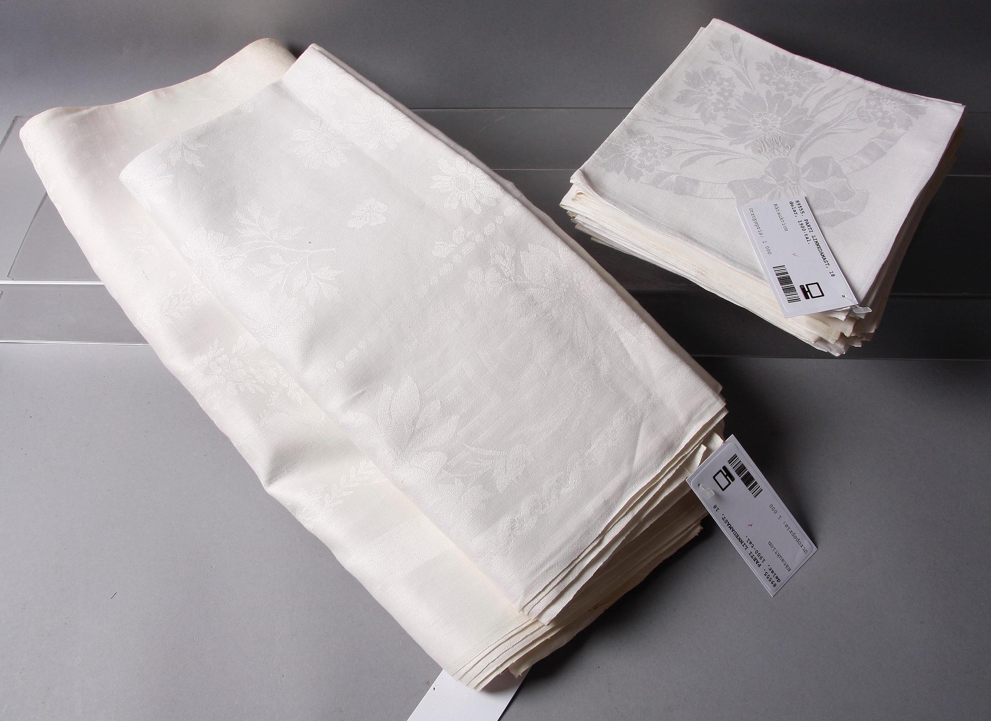 PARTI LINNEDAMAST, 18 delar, 1900-tal.