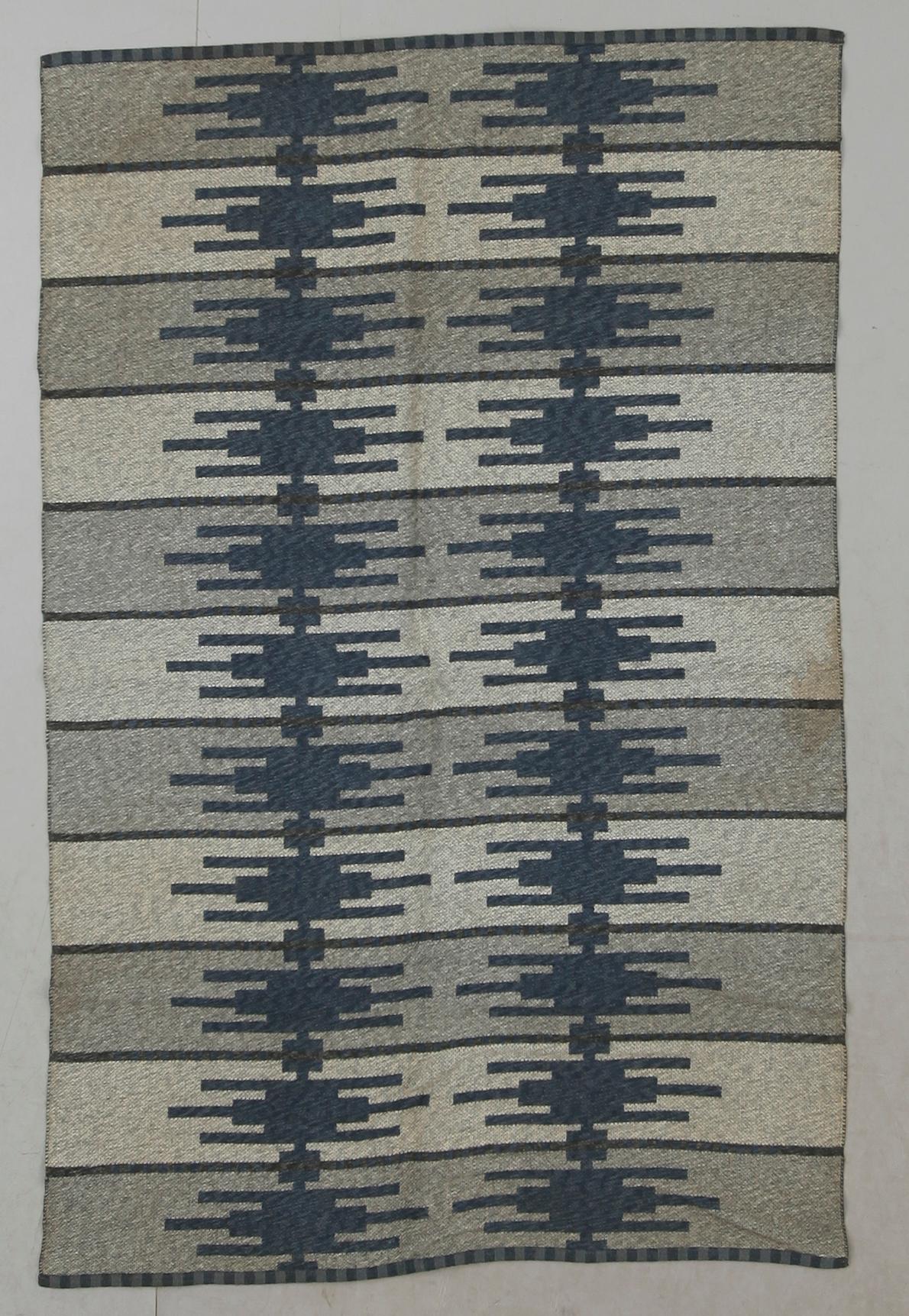 MATTA, dubbelvävd. Ca 185 x 120 cm.