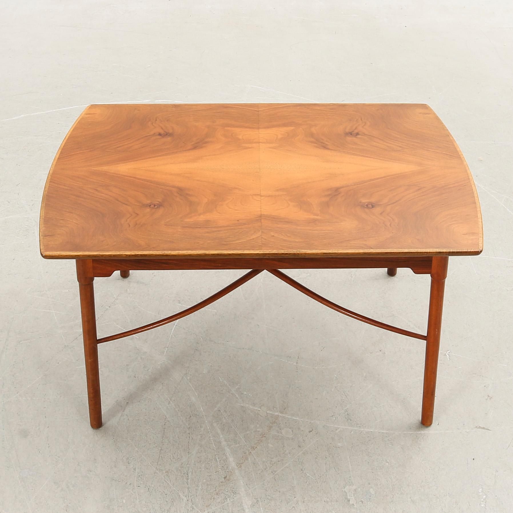 Ole Wanscher, Coffee table, model "1762", Fritz Hansen, Denmark, 1940s.