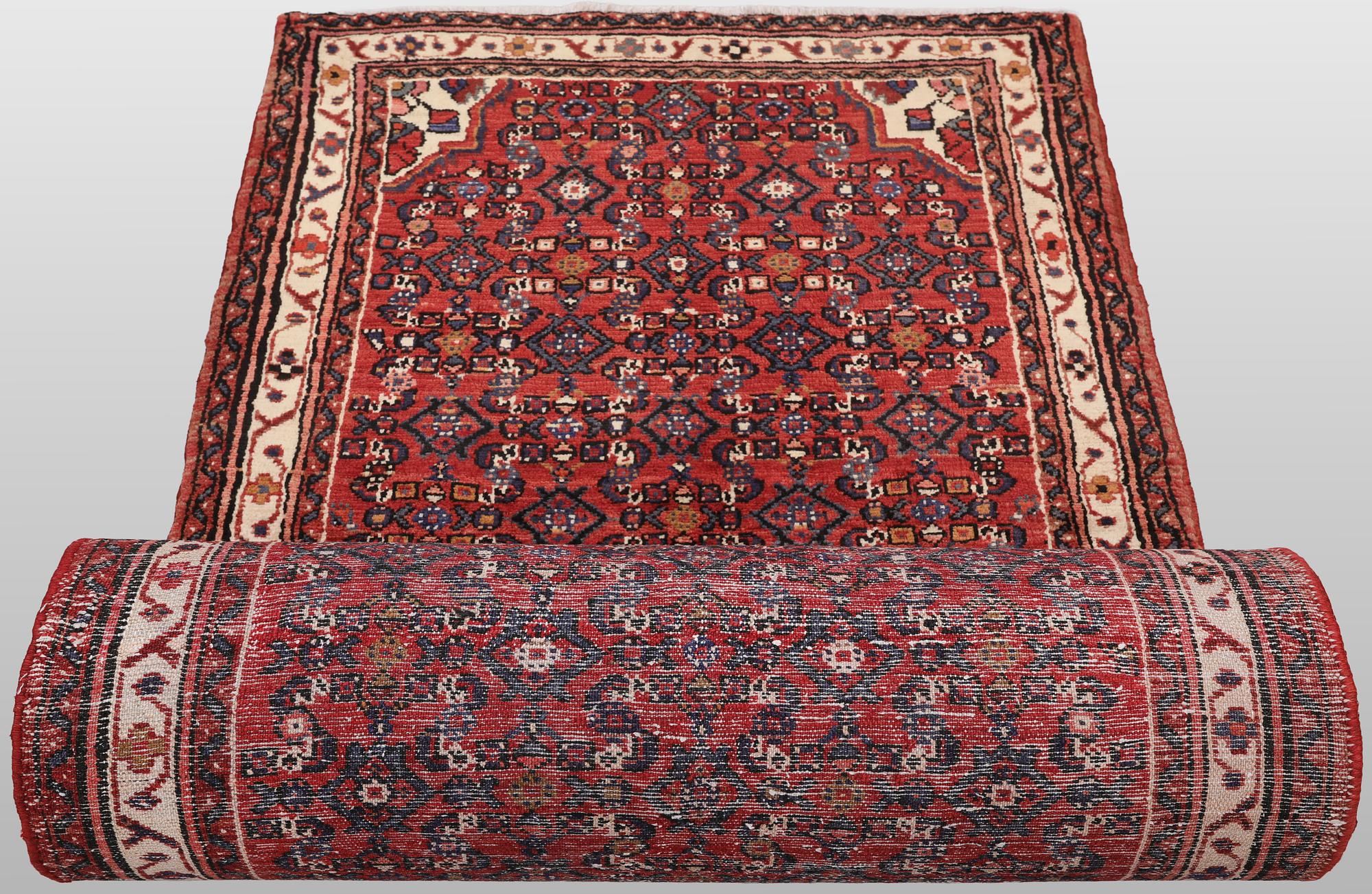A Hosseinabad runner carpet, 500 x 93 cm.