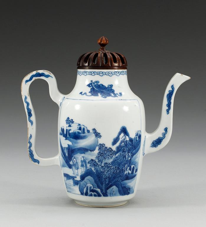 A blue and white ewer, Qing dynasty, Kangxi (1662-1722).