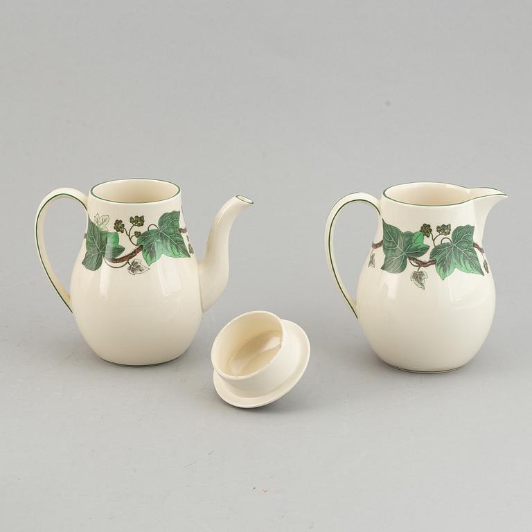 A part 'Napoelon Ivy' dinner and coffee service, Wedgwood, England, second half of the 20th century (53 pieces).