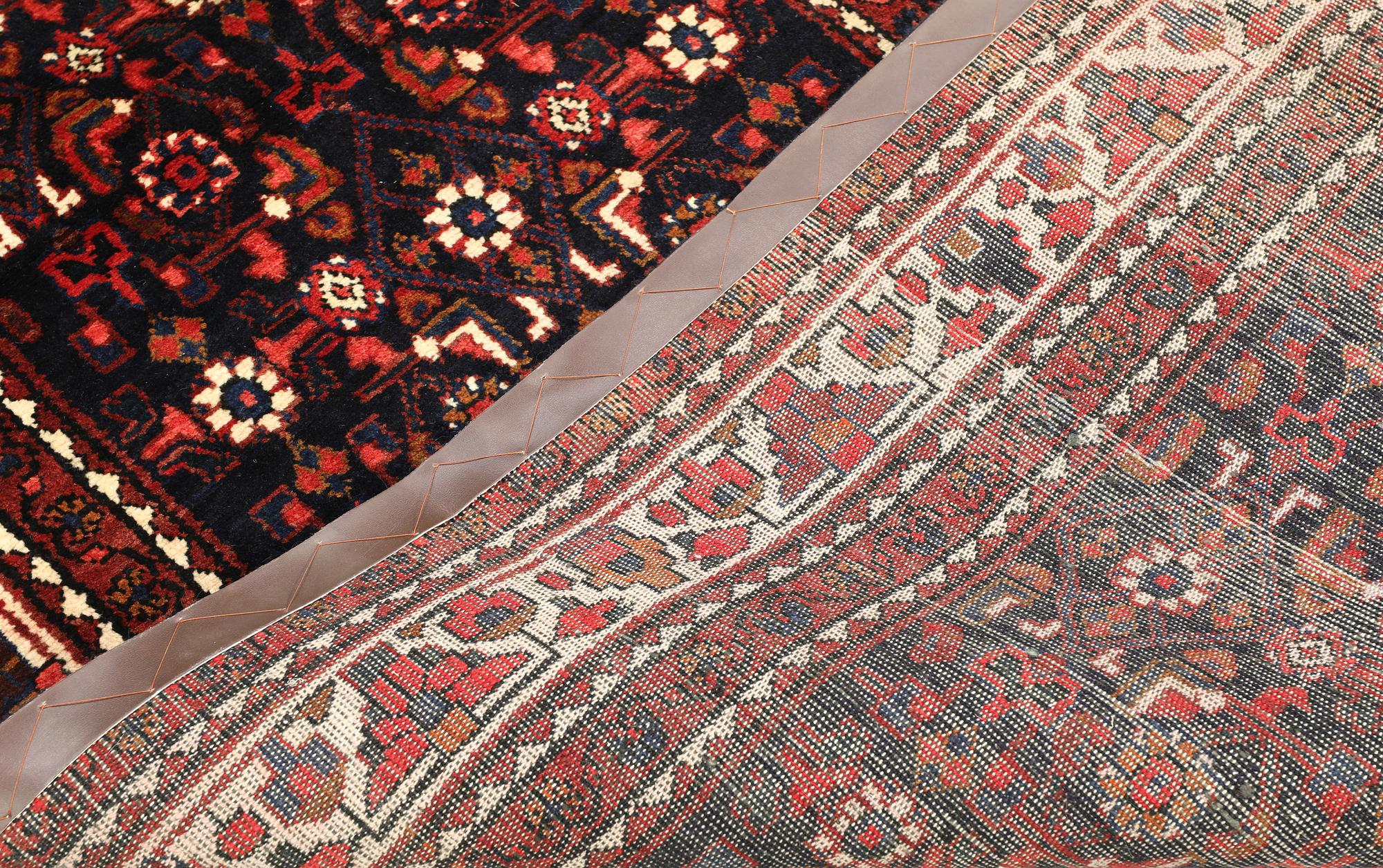 A Hamadan runner, approx. 420 x 110 cm.