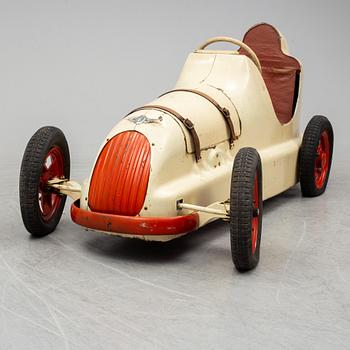A Austin pathfinder pedal car, ca 1949.