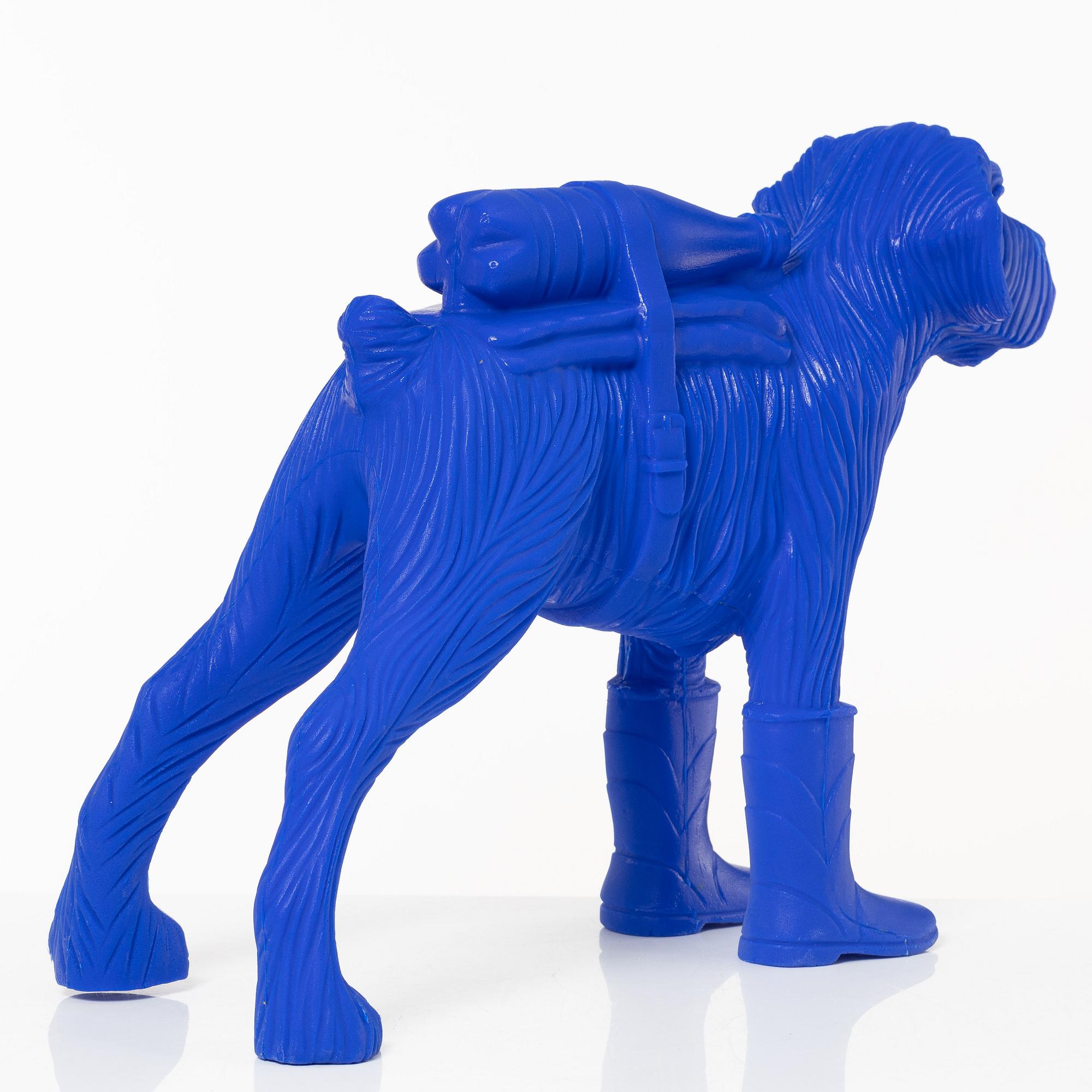 William Sweetlove, "Cloned Schnauzer with water bottle". (Blue).