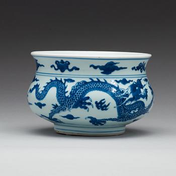 A blue and white censer, Qing dynasty, Kangxi (1662-1722).