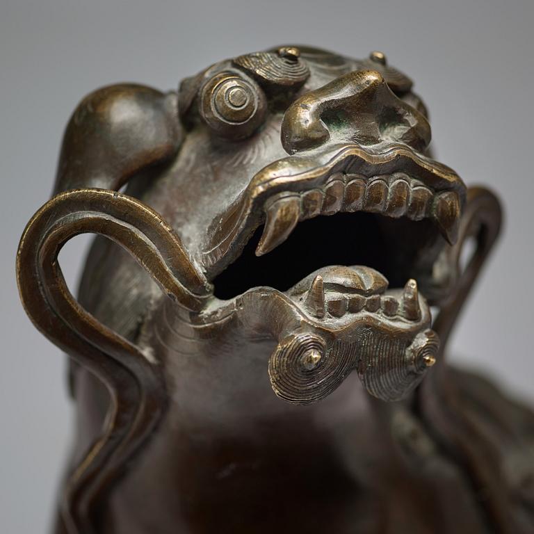 A bronze figure of a buddhist lion, Qing dynasty, 18/19th Century.