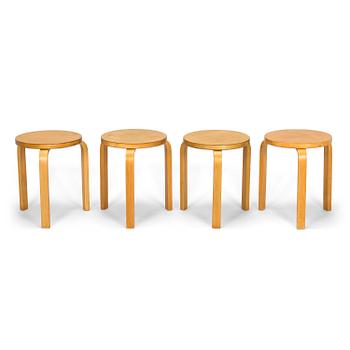 Alvar Aalto, jakkaroita, 4 kpl malli 60, O.Y. Huonekalu- ja Rakennustyötehdas A.B. 1900-luvun puoliväli.