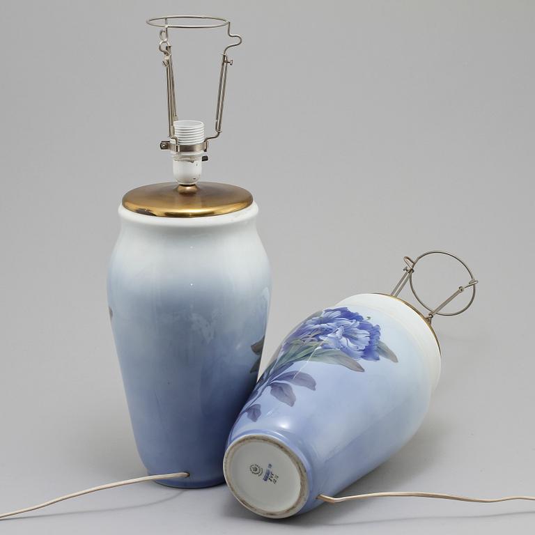 BORDSLAMPOR, ett par, Kunglig Dansk, 1900-talets andra hälft.