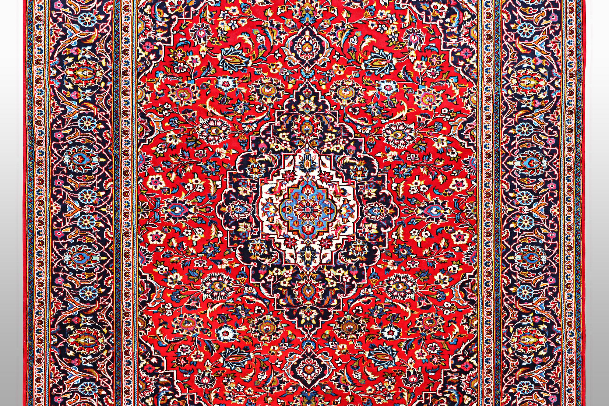 A carpet, Kashan, ca 354 x 251 cm.