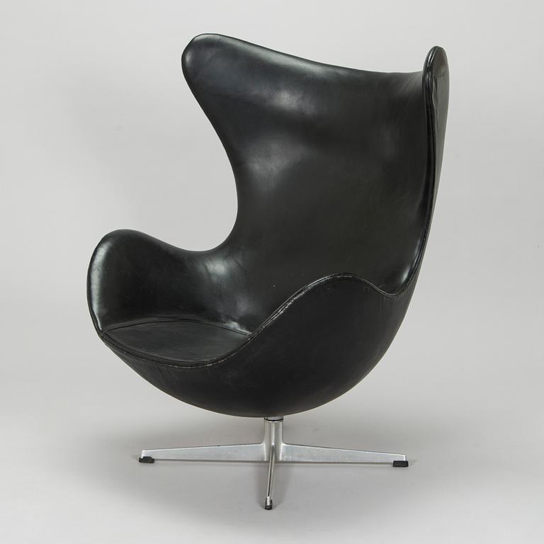 Arne Jacobsen, a black leather "Egg" armchair, Fritz Hansen, Denmark 1960/70s.