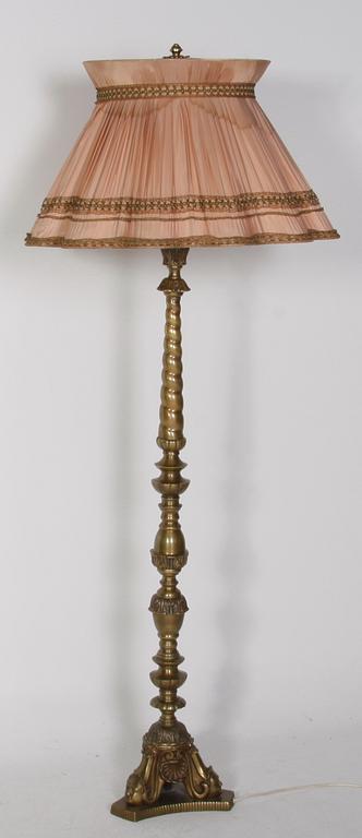GOLVARMATUR, mässing. 1900-tal.