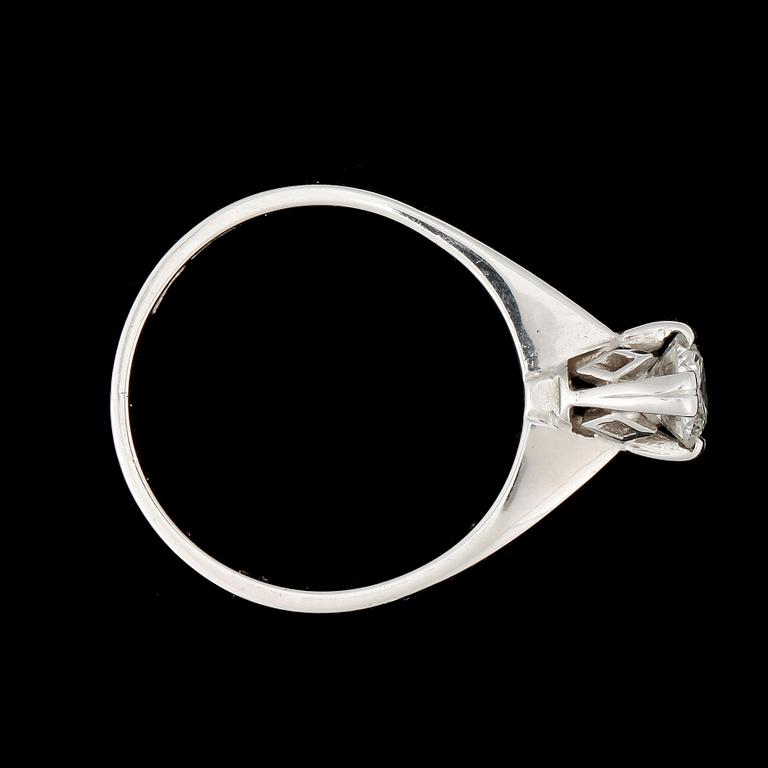 RING, enstensring, 18k vitguld med briljantslipad diamant ca0,52ct enligt gravyr, ÖRN, Göteborg, 1977. Vikt 3,2g.