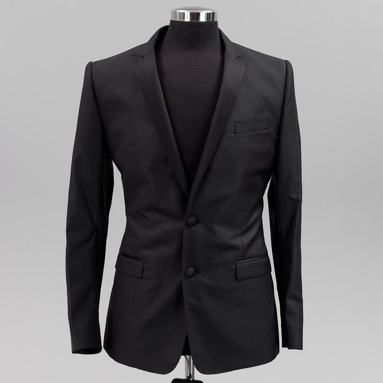 A tuxedo by Dolce & Gabbana, in size 48.