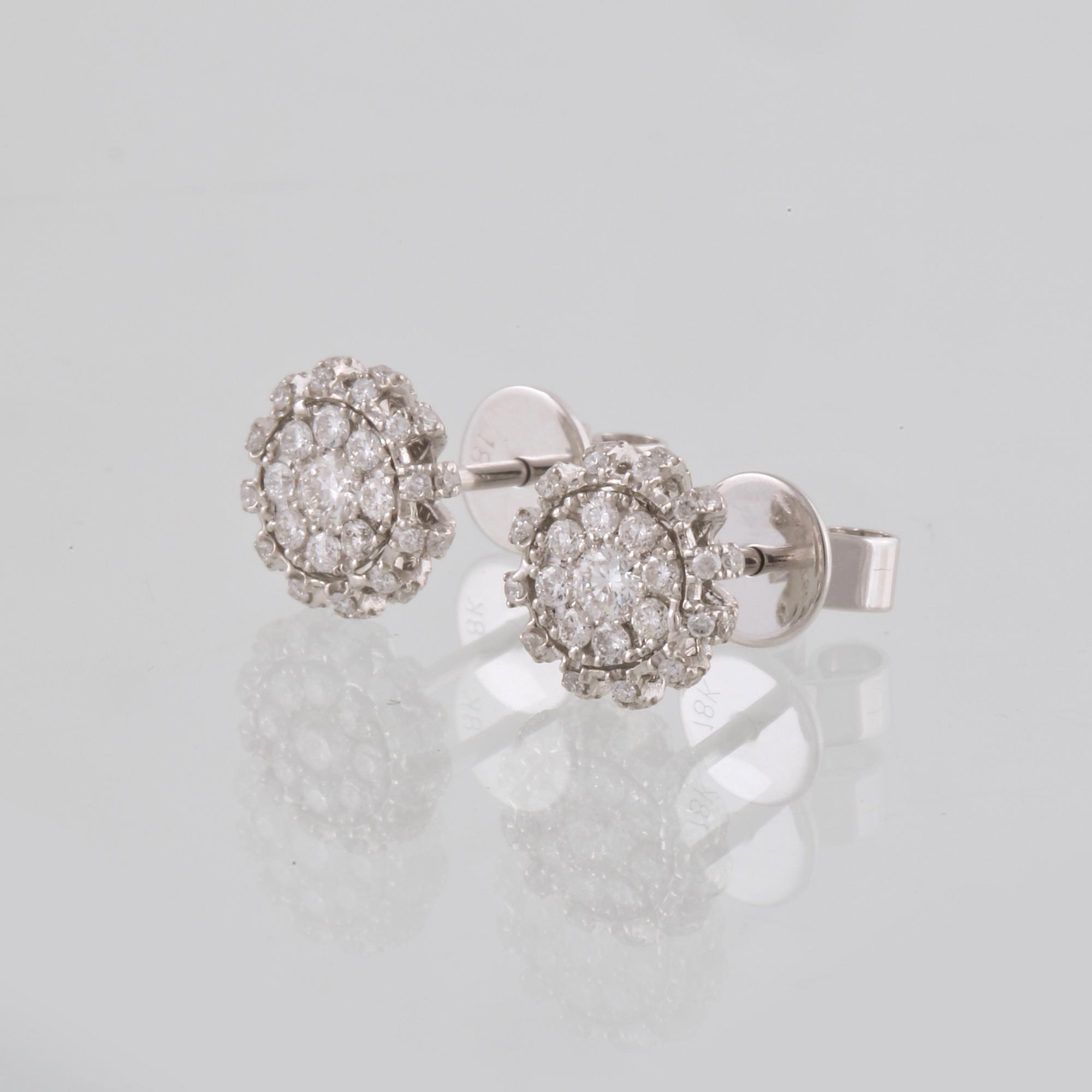 ÖRHÄNGEN, 18K vitguld med briljantslipade diamanter, 0.46 ct. Vikt 2,0 g.