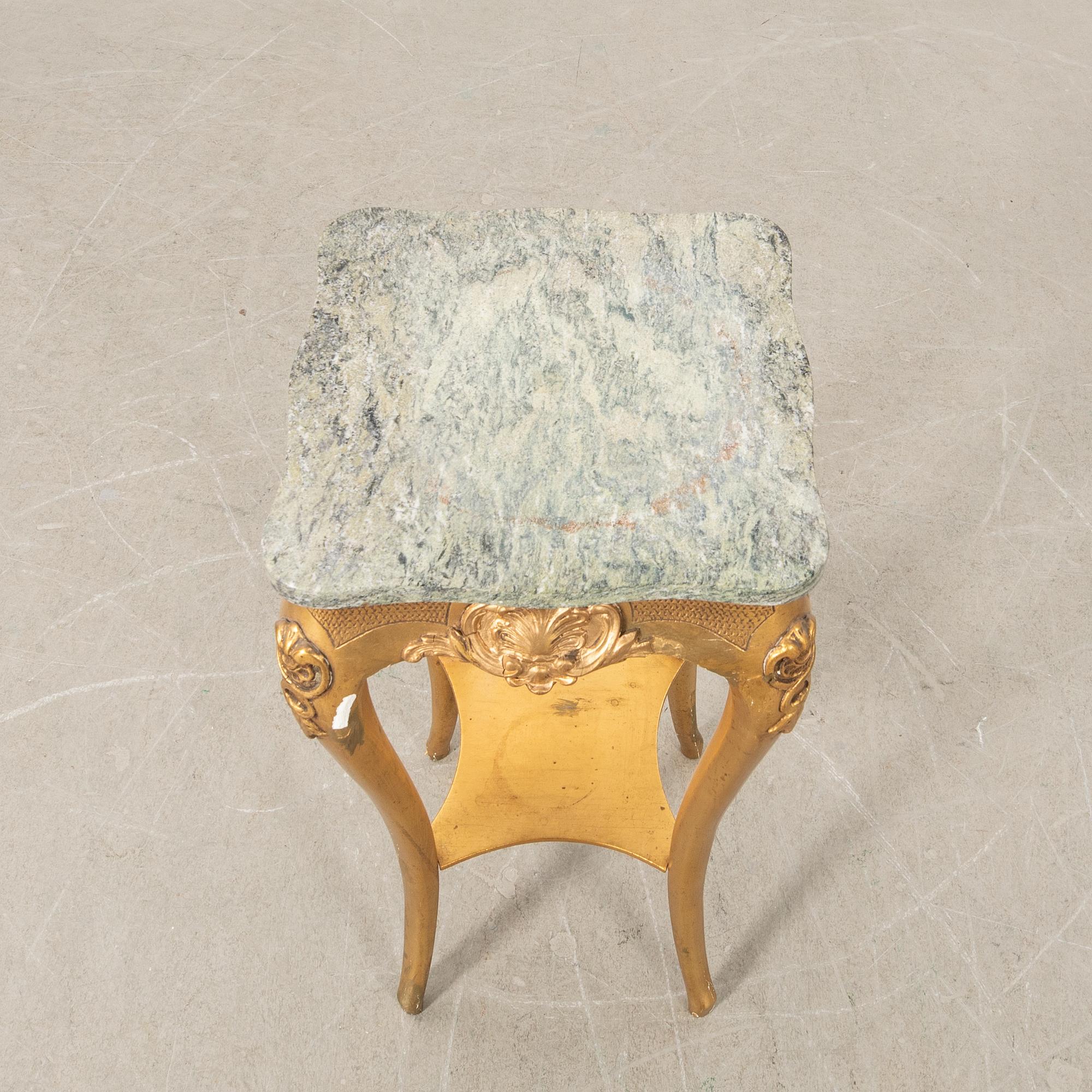 Pedestal Louis XV style, first half of the 20th century.