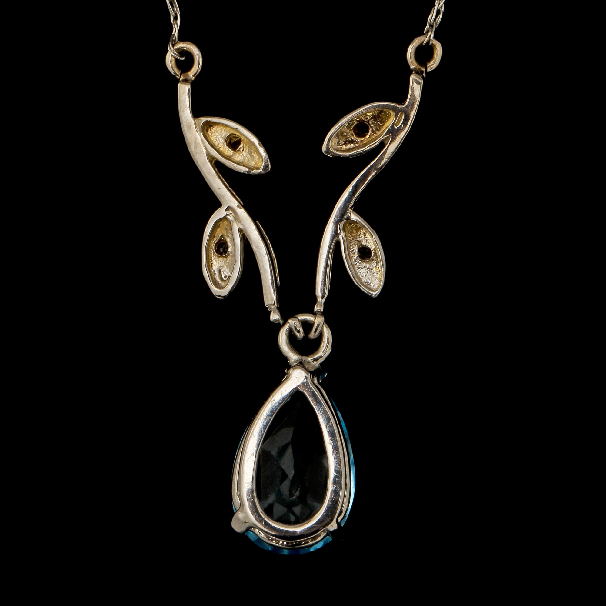 COLLIER, 14k vitguld med fasettslipad topas samt 4 små fasettslipade diamanter, 2000-tal. Vikt 2 g.