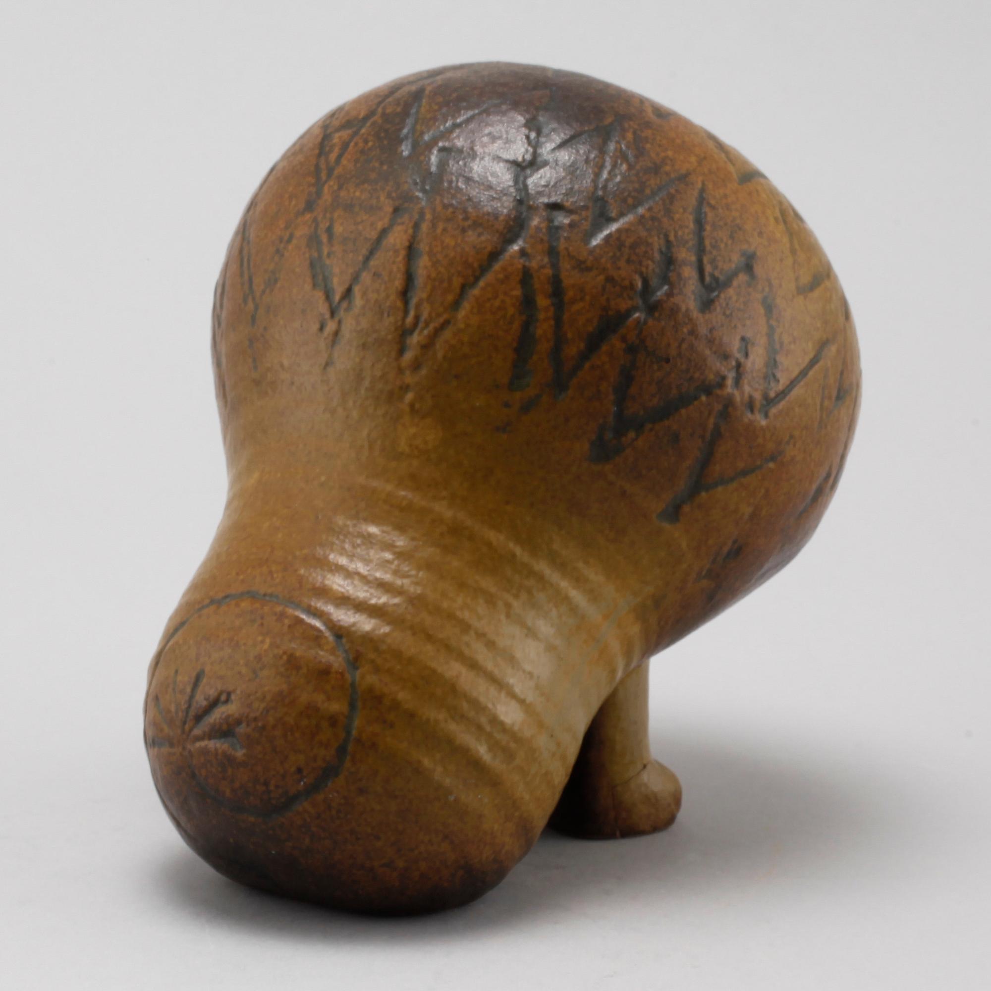 FIGURIN, chamotterat stengods. Lisa Larson, Gustavsberg, ur serien "Afrika", formgiven 1964.