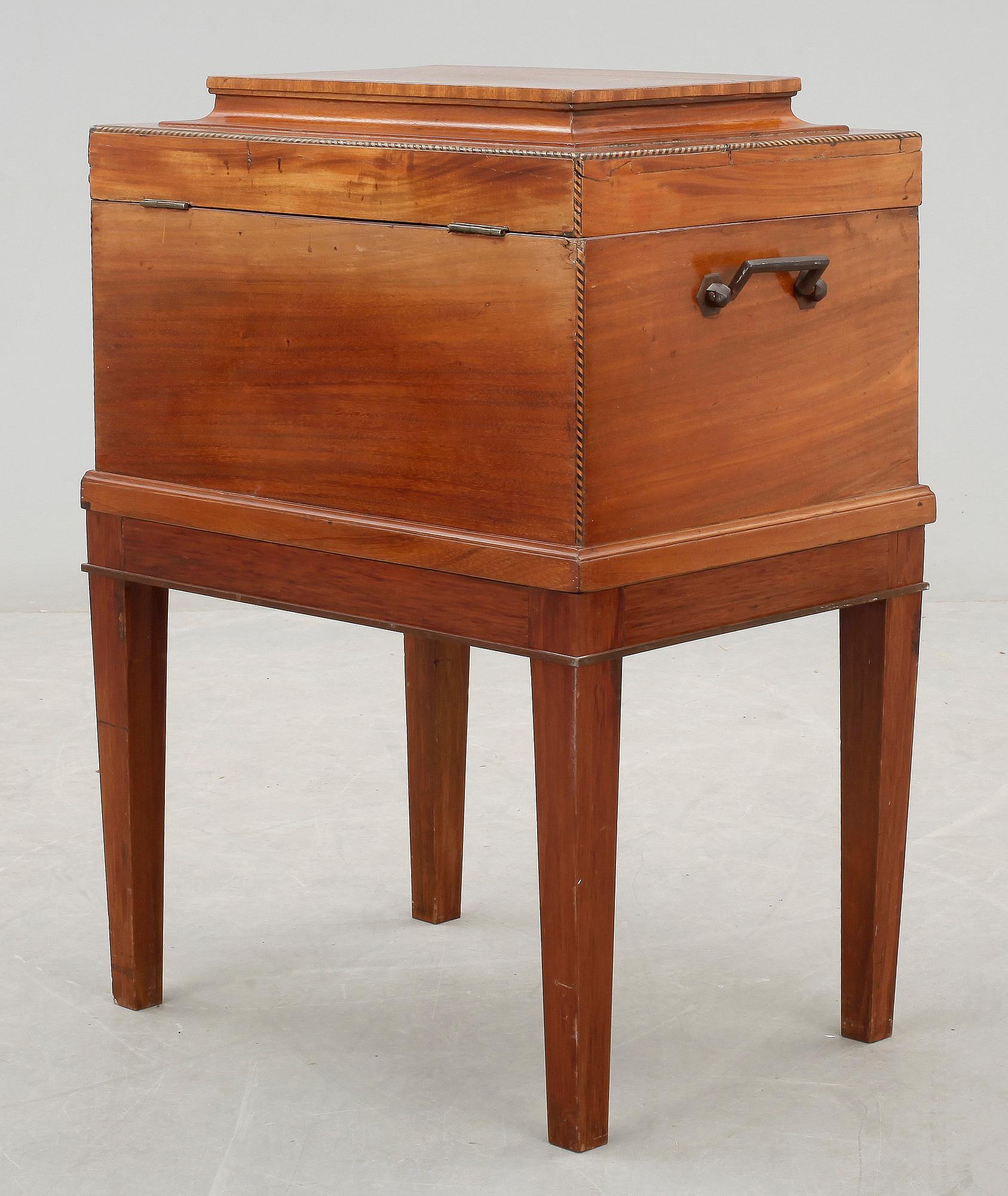 BESTICKSCHATULL, 1700-tal.