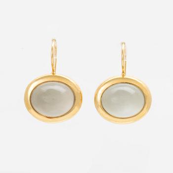 A pair of 18K gold earrings "Emeli" with cabochon-cut moonstone from Ole Lynggaard.