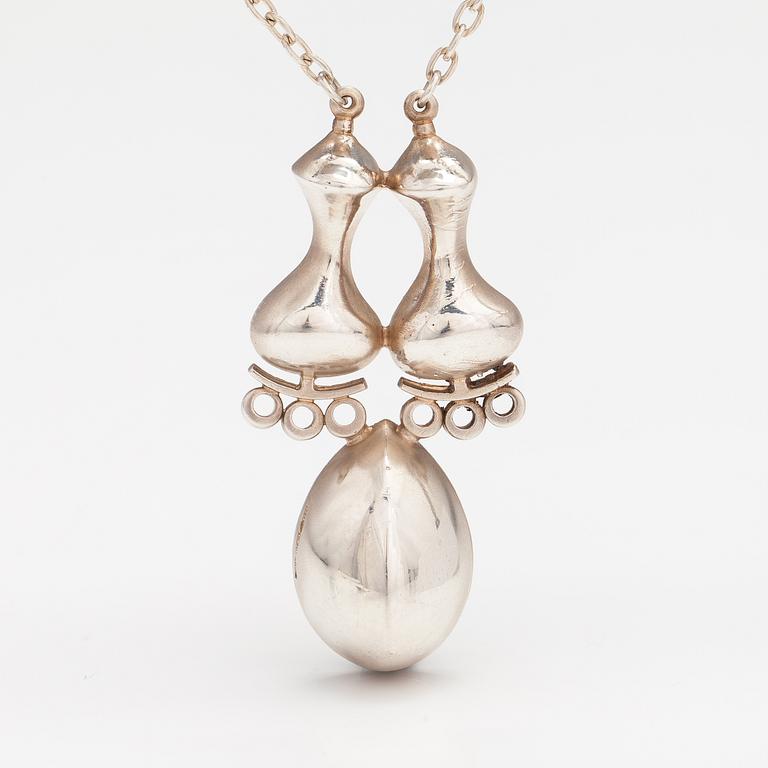 Jorma Laine, A silver necklace. Turun Hopea, Turku 1973.