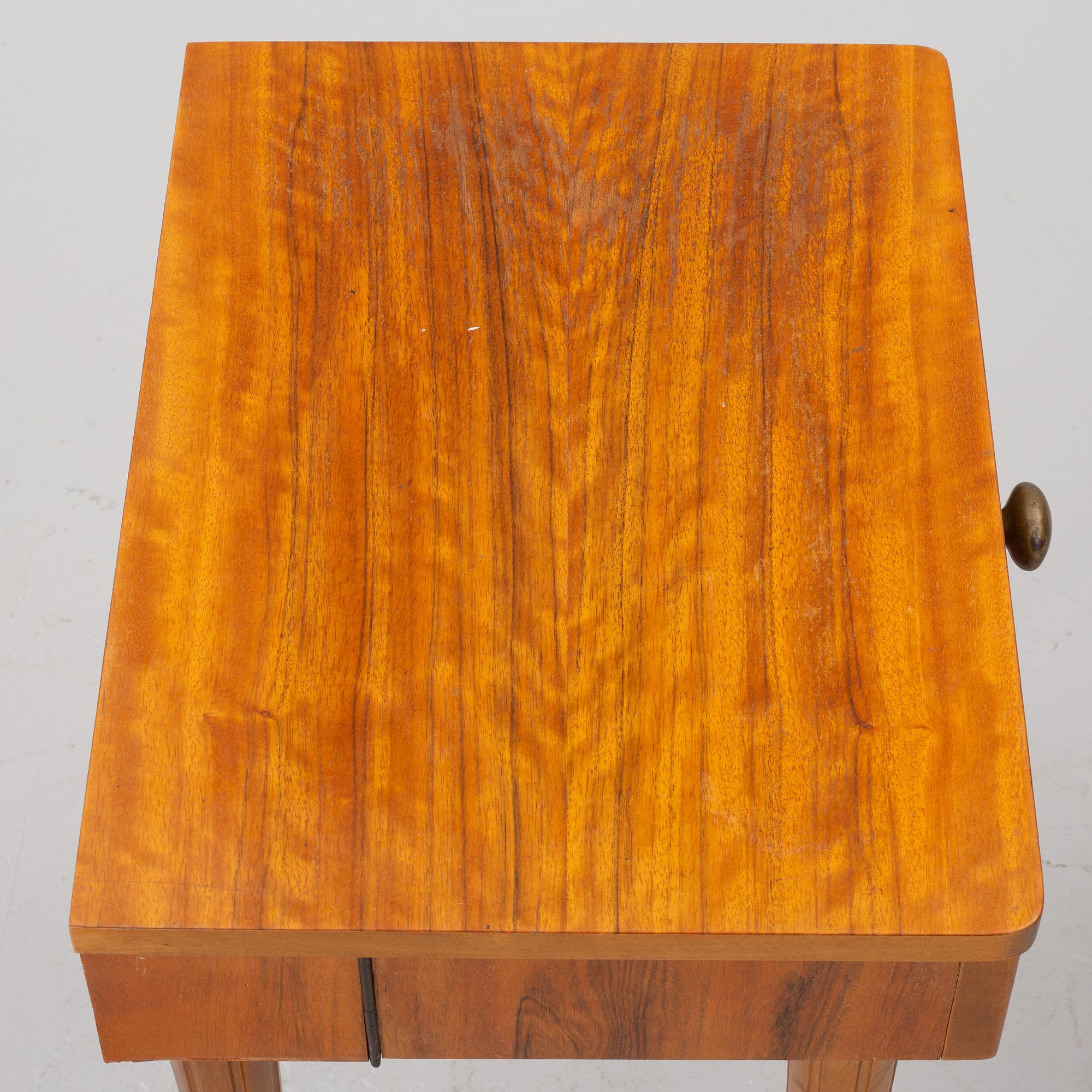 Bedside tables, a pair, Swedish Modern, 1940s.
