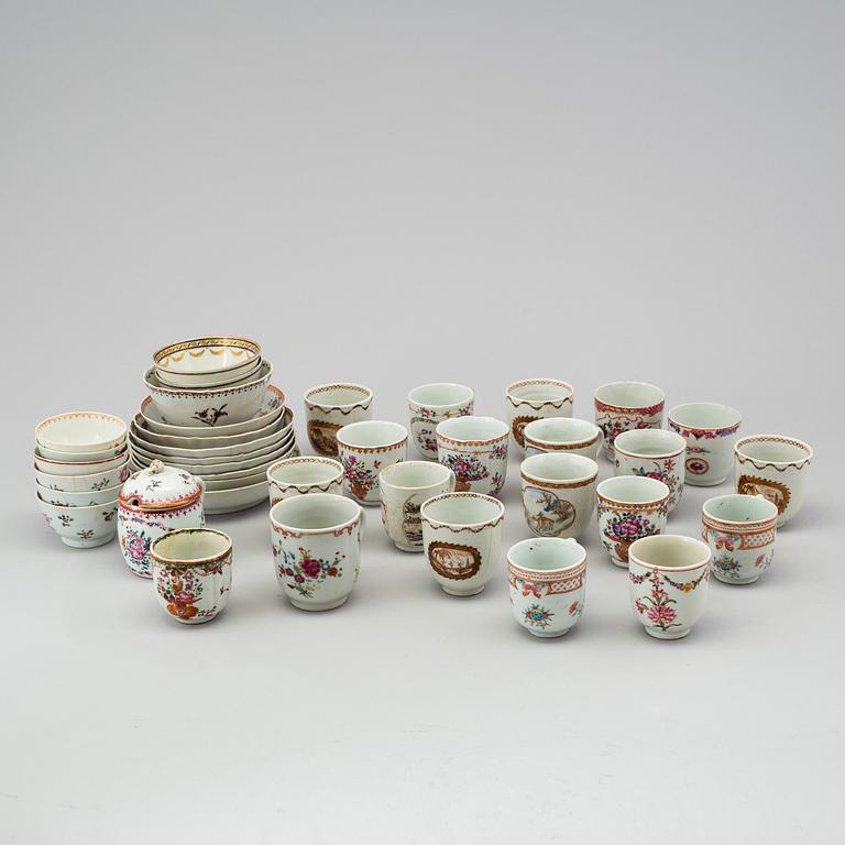 A group of 29 cups, one CREME POT and 8 saucers, Chinese export porcelain, 18th century.