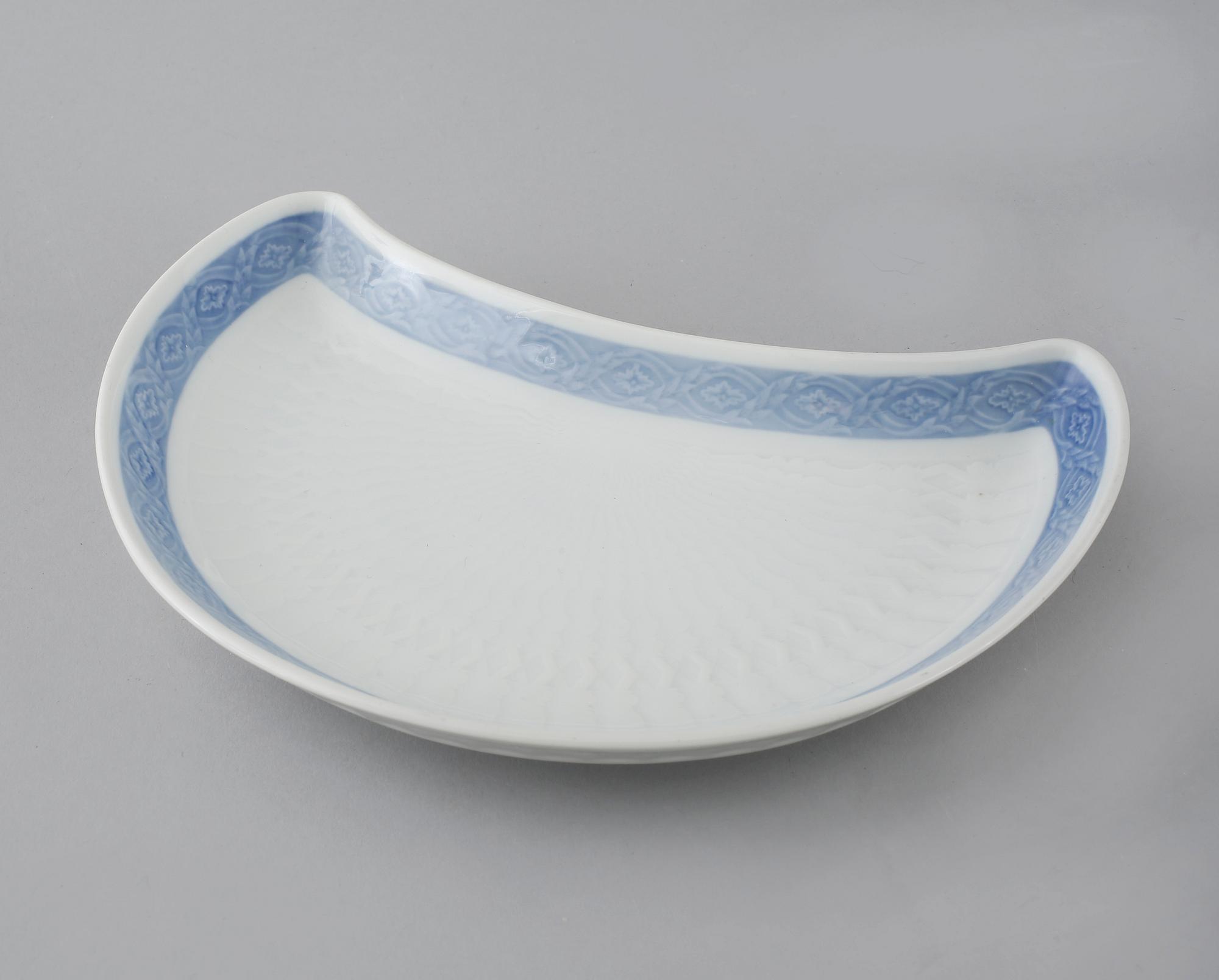 73 porcelian serving pieces, "Blå Vifte", Royal Copenhagen, from the second half of the 20th century.